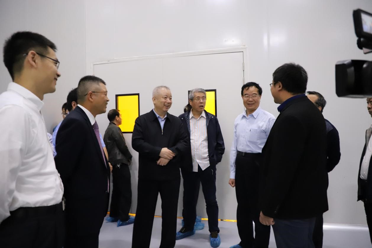 兩岸企業(yè)家峰會信息產(chǎn)業(yè)推介小組召集人、工信部原副部長劉利華一行蒞臨恒坤光刻膠工廠調(diào)研。